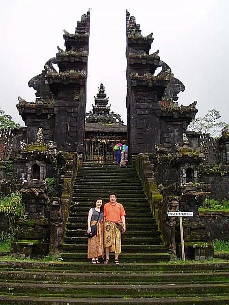 信と朋、夫婦で行くバリ島旅行 ～2012年～
