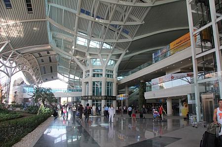 拡張オープンしたングラ・ライ国際空港