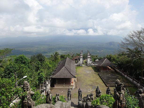 お寺から振り返ってみると、眼下にこんな絶景が！