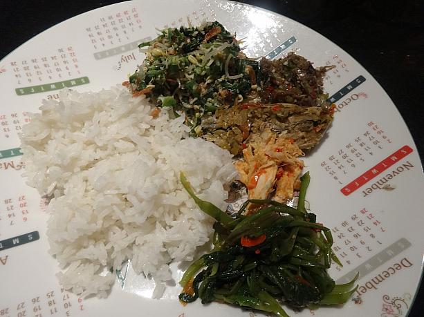 お家で作ってくれたバリ料理、とってもおいしかったー！