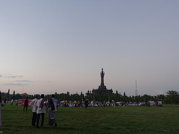 先週1ヶ月に渡るイスラム教の断食が終わり、断食明けの大祭が行われました。