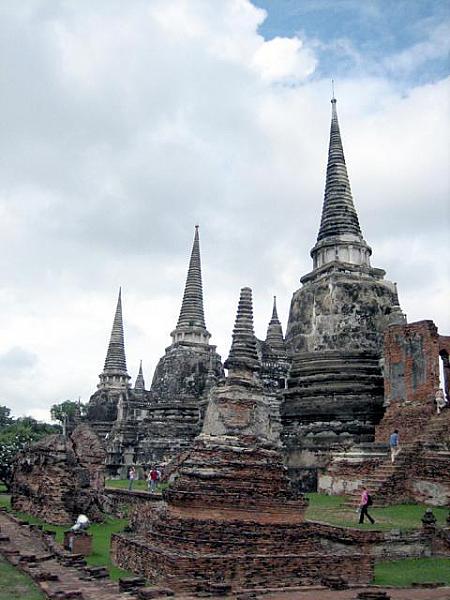 3基の美しい仏塔が並ぶワット　プラ・シー・サンペット