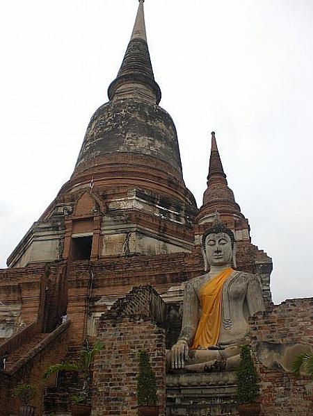 高さ72メートルの仏塔