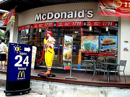 McDonalds マックカフェも併設 24Hrs/1F