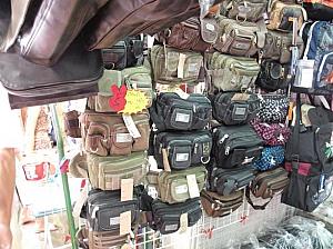 日本では夏場しか売れない籠バッグもタイでは1年中、「旬」？