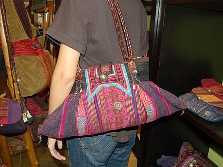 モン族の古布バッグ1,900B