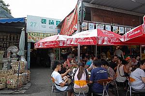 少しだけ離れたスペシャルセクションの「セクション ２７」には入口のおしゃれなレストランが外国人に大人気。