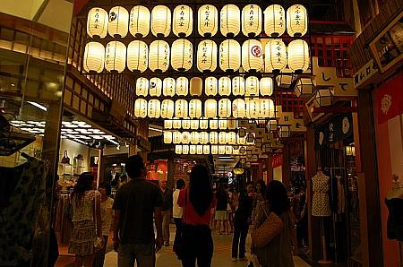 提灯が並ぶ東京フロアは写真撮影の人気スポット