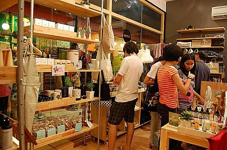 いつも多くのお客さんで賑わう店内ですが、外国人旅行者がとても多いです。
