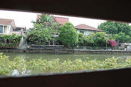 店から眺められる“バンスー運河”