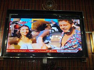 店内のテレビでアラブの番組を放映