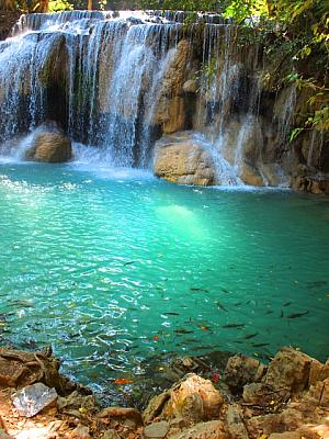 タイで最も美しいと言われるエラワンの滝