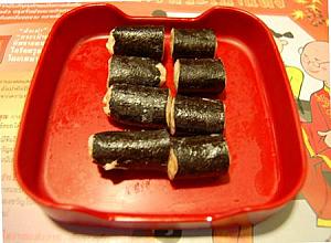 挽肉の海苔巻き<br>

海苔巻きを鍋に？？という気がしますが、これは絶対入れて！っていうファン多し。
