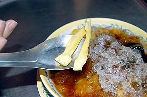 濃厚な甘みと軽い酸味のカヌン(ジャックフルーツ)は、タイの氷菓子には欠かせない存在。