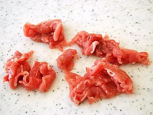 1. 豚肉は食べやすい大きさに切る。 
