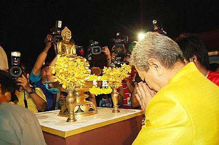 王宮広場では、｢北部｣｢中部｣｢東北部｣｢南部｣と、タイの４つの地方ごとに異なったスタイルの仏像が用意されました。
