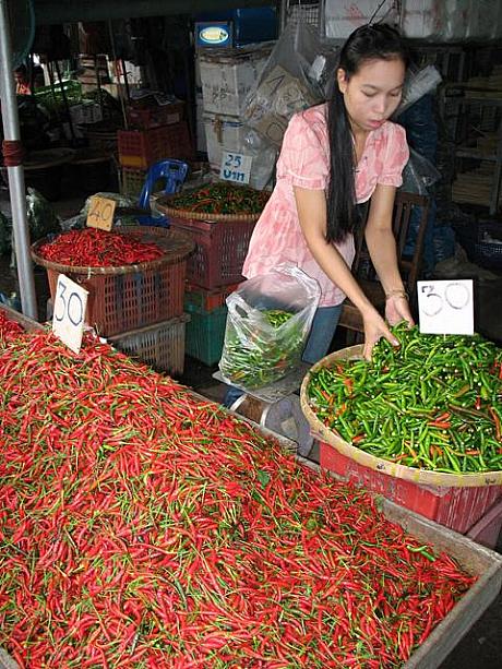 「タイの素」　小林英治さん<br>
撮影場所：　クロントイ市場　バンコク
