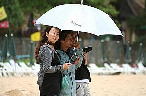雨降りに観戦に欠かせないのはやっぱり傘！