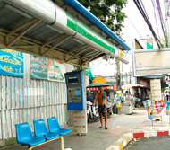 上記写真はバス停ではありません 何かというと スクンビットソイ61周辺 バンコクナビ