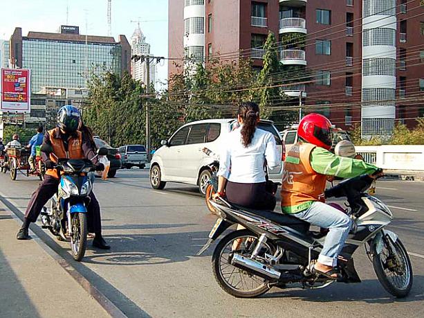 モーターサイクルはタイ語で『モトサイ』。<br>路地や渋滞の中で威力を発揮します。