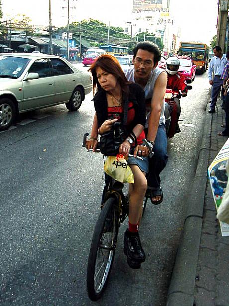 ごく少数ながら自転車派も。<br>車に気をつけてくださいね！