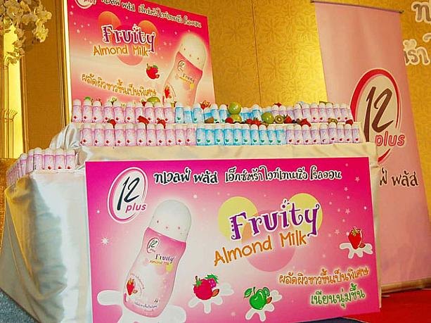 汗のにおいに悩むタイの女の子に朗報、制汗剤『フルーティー』が新発売！アーモンドミルク・AHA配合です。