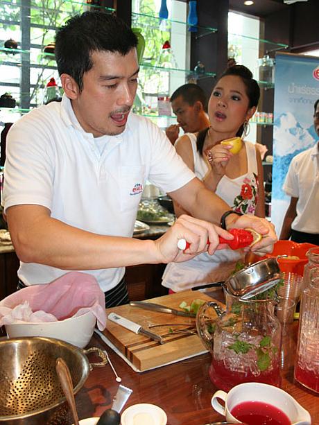 何かと健康ブームのタイ、エビアン主催の「エビアンでデトックス」というイベントです。