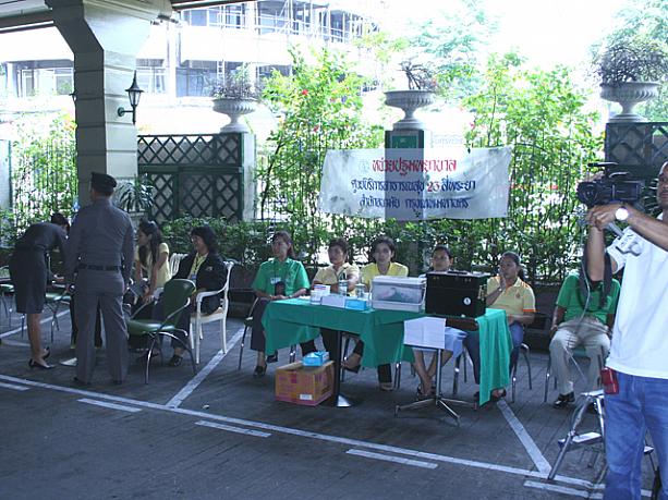 病院の応急処置のブースもありました。日本人9人を含む外国人16人も軽症を負ったそうです。