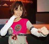 この子が！？スタントマンなし、CGなしのアクション映画『チョコレート』 -スタジオ125