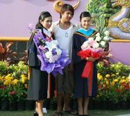 タイ１番のマンモス大学の卒業式 -ラムカムヘン大学