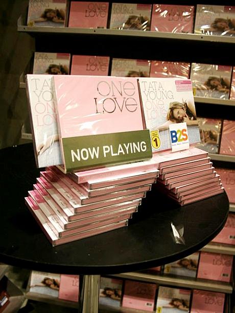 アジアの歌姫タタ・ヤンが、ニューアルバム「ONE LOVE」をリリース。