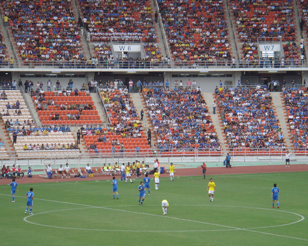 日本が押し気味で試合が進みます。声援もすごい！