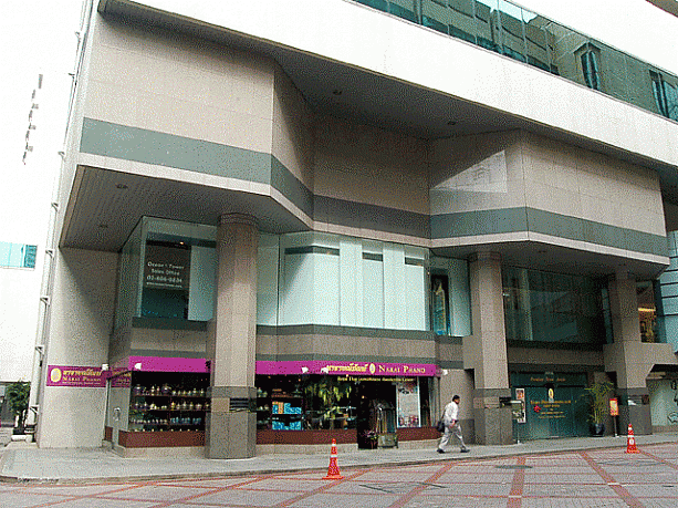 この度新規オープン。場所は、インターコンチネンタル・プレジデントタワーのＧフロア、BTSチットロム駅からは近くなりました。