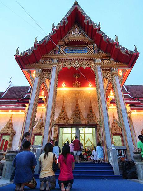 チャローン寺院で、21日まで、ロンポーシェム僧侶の死後100年祭が行われています。