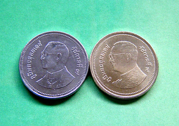 従来の２バーツ硬貨とデザインは変わりません。