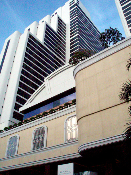 毎年恒例、超満員の「ANA寄席2009」は“木久扇・木久蔵ダブル襲名披露興行 in バンコク”と銘打って３月24日（火）にインペリアル・クイーンズパークホテルにて開催されました。
