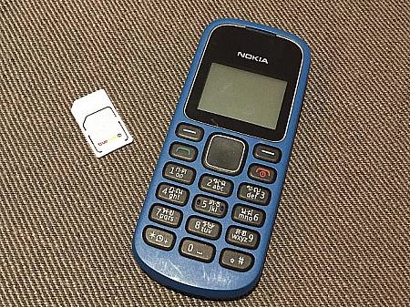 タイで安く売られているNOKIAの携帯とSIMカード。
