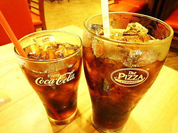 最後に、タイにもドリンク飲み放題があり、左が普通、右が飲み放題ようです。