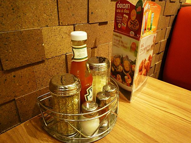 タイの人々はこのスパイスを沢山つかってたべます。特にケチャップは大量にかけているのをよくみかけます。