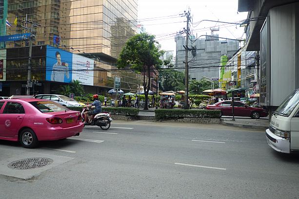 タイらしい屋台や路地がたくさんあります