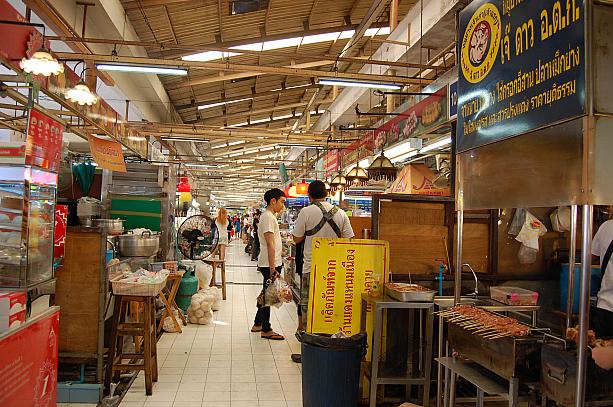 チャトゥチャック市場からすぐの所にあるオートーコー市場は食材が豊富なことで人気があります。