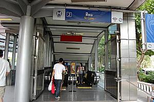 シーロム駅（Silom）・・・BTSサラデーン駅へ連結、シーロム通り 