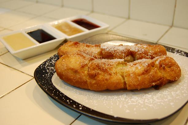 バナナをまるごと揚げているこちらのメニューは程よい甘さで美味しいです。