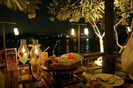船が苦手な方は夜景がきれいな川沿いのレストランで食事