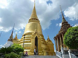 黄金の寺院を見ることもタイ文化に触れるためには素晴らしい経験です