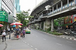 バンコクで特に有名な「シーロム通り」