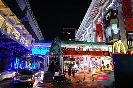 バンコクで有名なデパートの多くがクリスマスバージョンになっています！