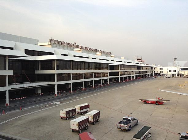 少し古い空港ですが、バンコク市内からも近いので便利です。