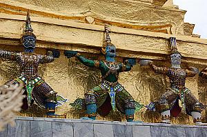 タイの人々も一生に一度は訪れたいと願う最高寺院