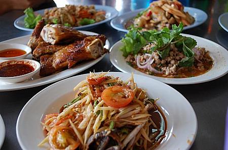 タイ東北のイサーン料理はハマると止みつきになります！